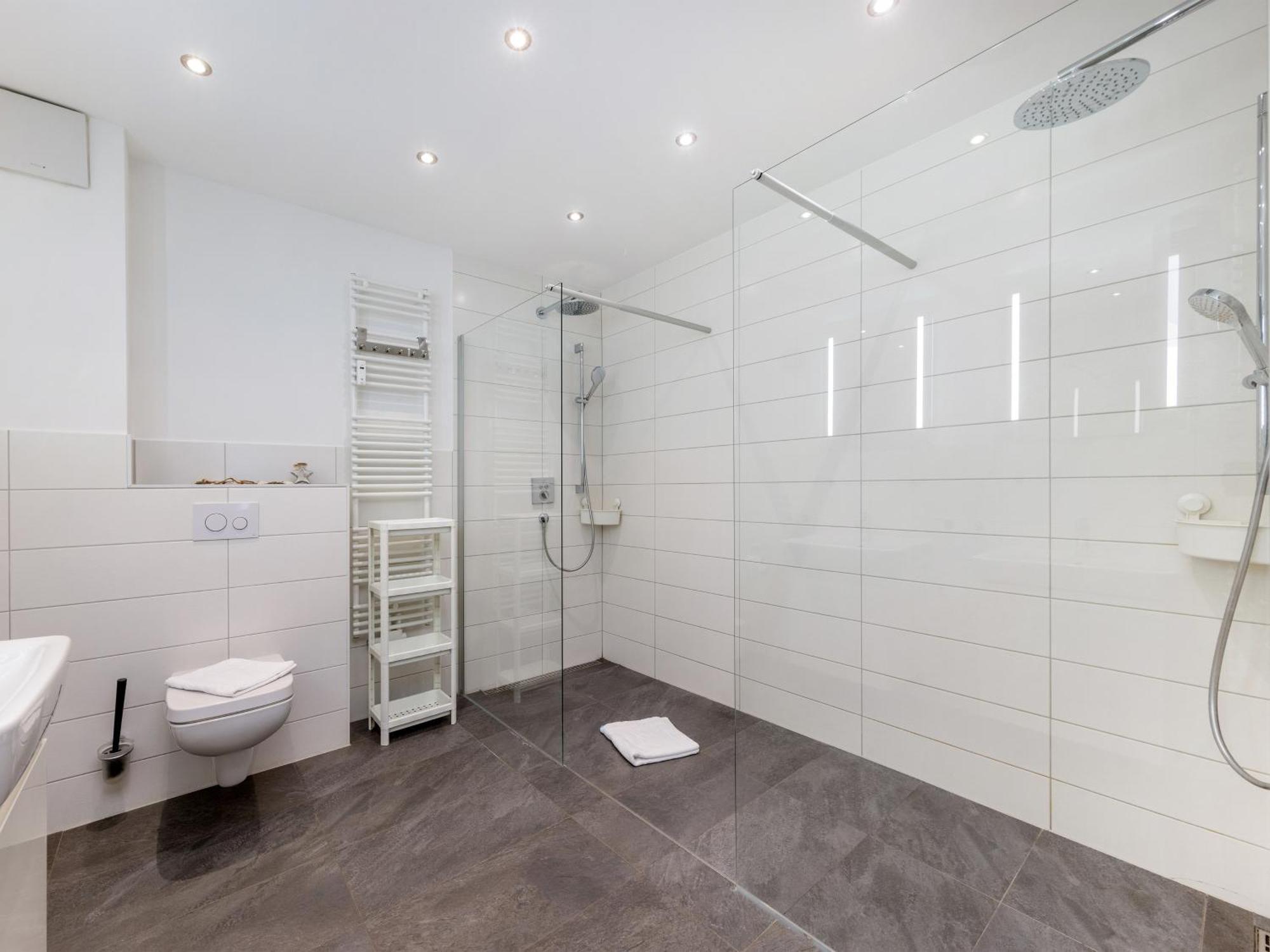 Ferienwohnung Strandlaeufer In Der Residenz Clara Sophia Binz Eksteriør billede